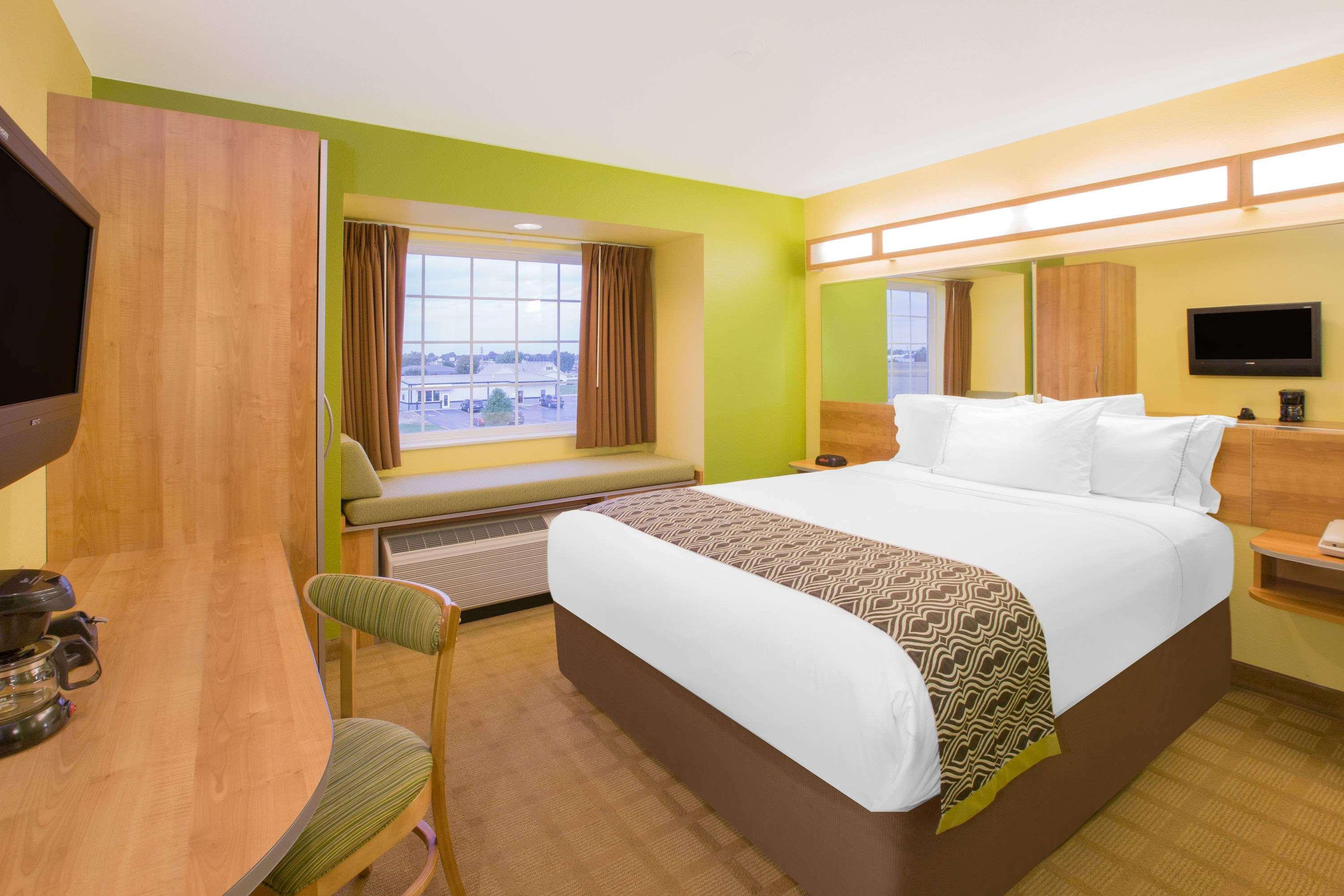 Microtel Inn & Suites By Wyndham Delphos Exterior foto