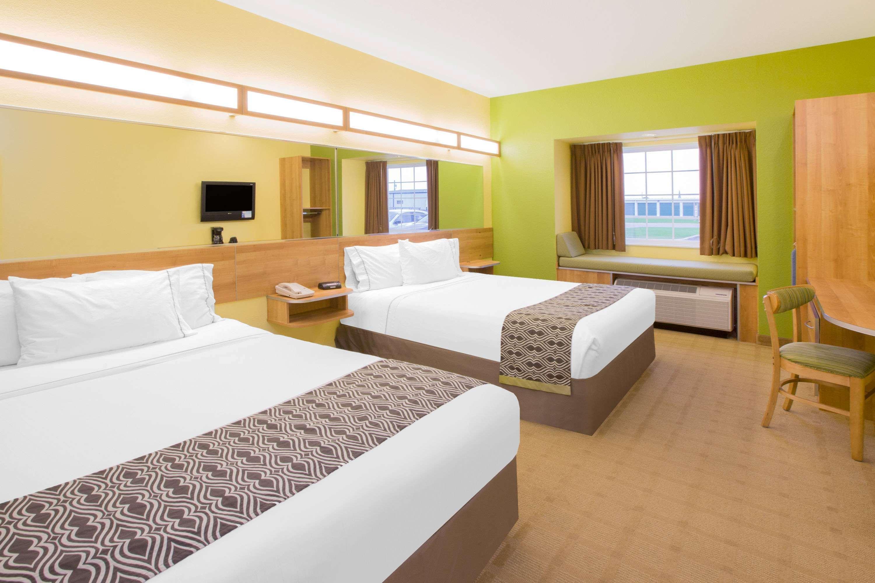 Microtel Inn & Suites By Wyndham Delphos Exterior foto