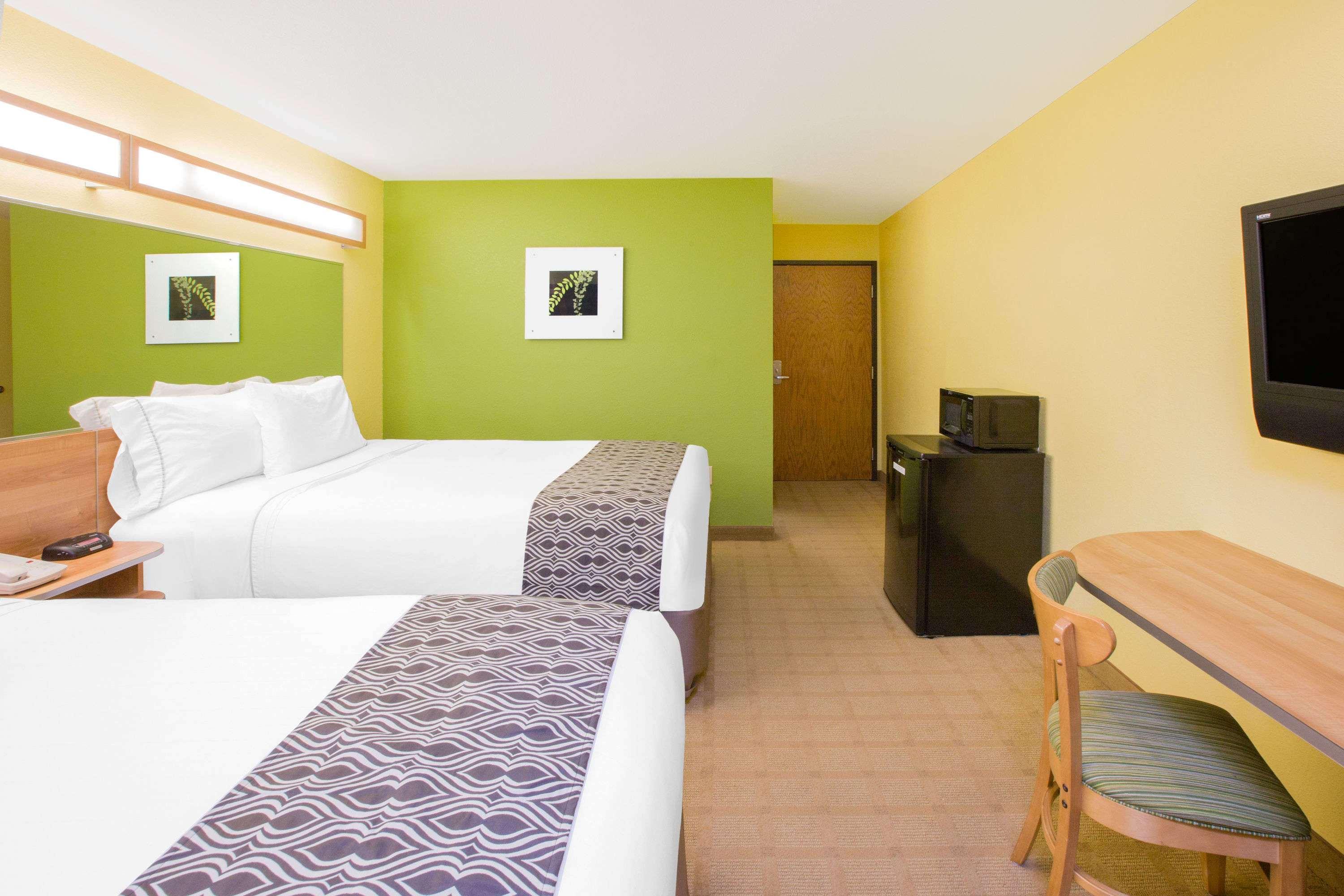 Microtel Inn & Suites By Wyndham Delphos Exterior foto