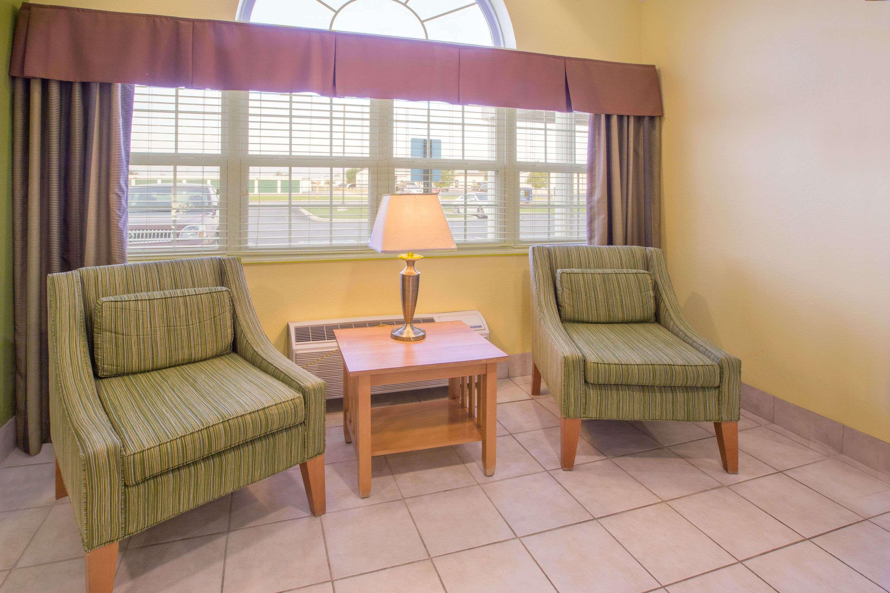 Microtel Inn & Suites By Wyndham Delphos Exterior foto