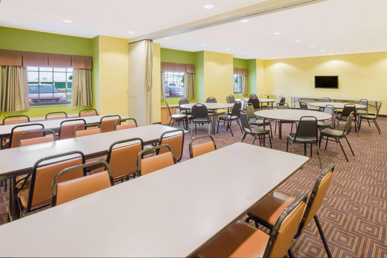 Microtel Inn & Suites By Wyndham Delphos Exterior foto