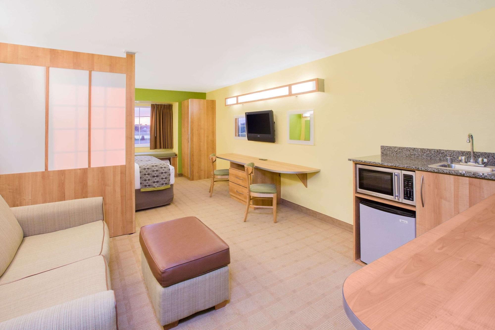 Microtel Inn & Suites By Wyndham Delphos Exterior foto