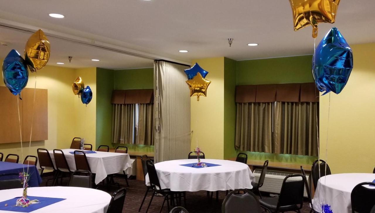 Microtel Inn & Suites By Wyndham Delphos Exterior foto